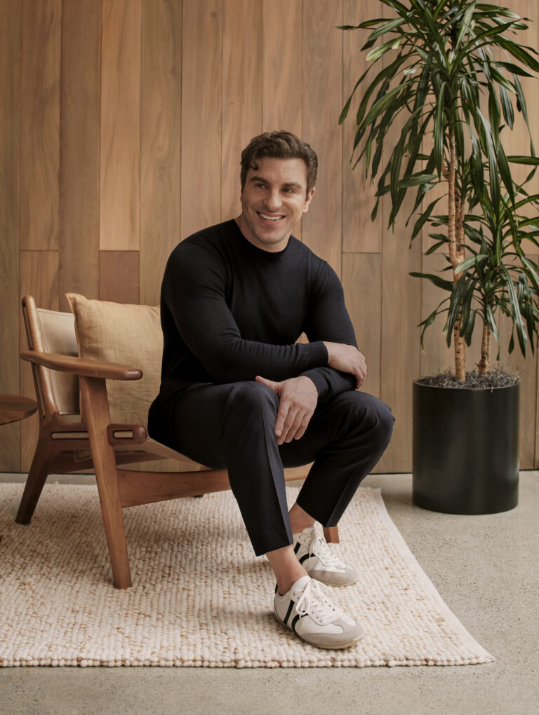 Brian Chesky, CEO do Airbnb: “Queremos estimular as pessoas a sair do celular e viver”