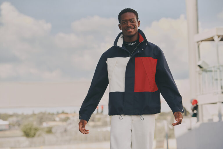 Damson Idris esquenta os motores do filme F1 liderando coleção APXGP da Tommy Hilfiger